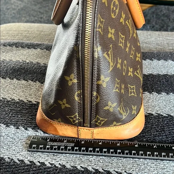 Louis Vuitton Alma Monogram - Picture 5 of 17